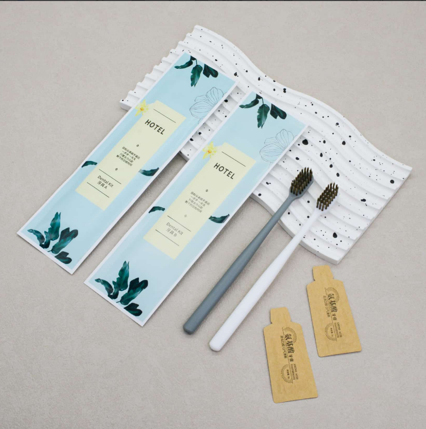 灰白钻环保涂层纸（送纸袋牙膏）牙刷克重：全新料10.5克pp聚丙烯 刷毛：0.15mm黑金火焰毛 牙膏：3g氨基酸牙膏 包装：三边封环保涂层纸 孔数：31孔（1000/箱）整箱发货