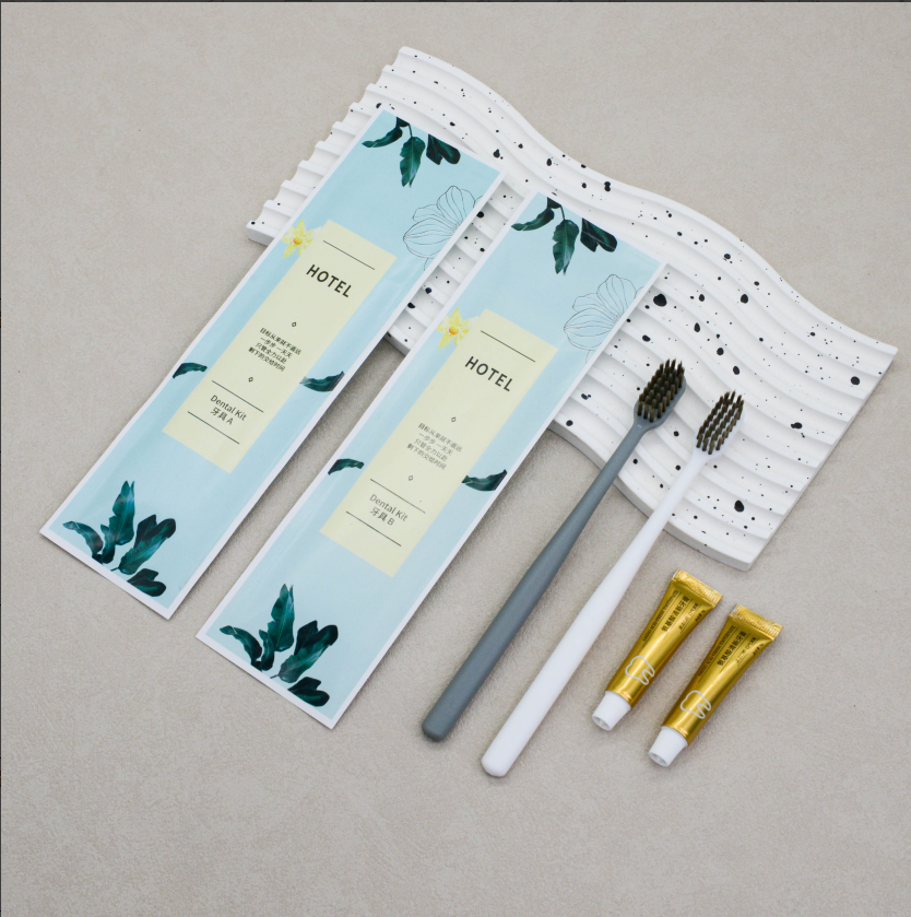 灰白钻6g氨基酸环保涂层纸牙刷克重：全新料10.5克pp聚丙烯 刷毛：0.15mm黑金火焰毛 牙膏：6g氨基酸牙膏 包装：三边封环保涂层纸 孔数：31孔（1000/箱）整箱发货