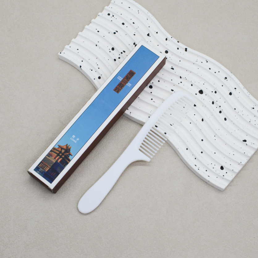 白大丽枫梳全彩纸盒梳子克重：13.5克 梳子材质：全新料pp聚丙烯 包装：全彩纸盒（2000/箱）整箱发货