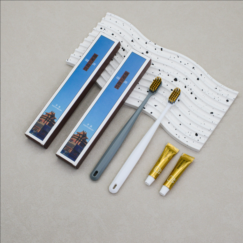 灰白钻6g氨基酸全彩纸盒牙刷克重：全新料10.5克pp聚丙烯 刷毛：0.15mm黑金火焰毛 牙膏：6g氨基酸牙膏 包装：全彩纸盒 孔数：31孔（1000/箱）整箱发货