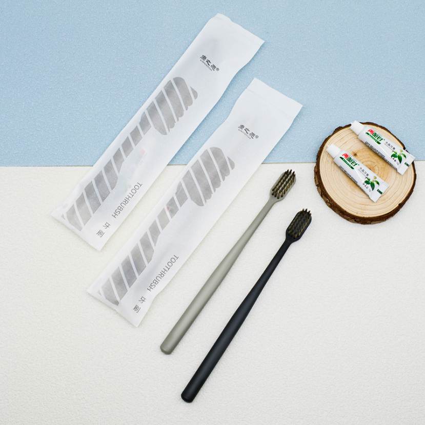 黑灰大头圆柱 两面针 星光膜款牙刷：8.5克pp聚丙烯 刷毛：0.15mm咖棕火焰毛 牙膏：3克两面针牙膏 包装：12丝星光膜 孔数：31孔